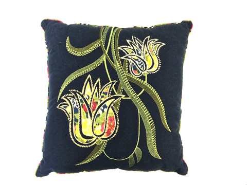 www.classicvintagerentals.com ? 0064 - Tulip Navy Pillow