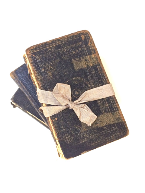 www.classicvintagerentals.com ? 0369 - Assorted Small Books