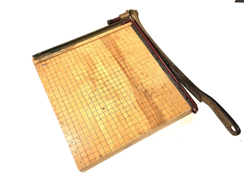 www.classicvintagerentals.com ? 0399 - Paper Cutter
