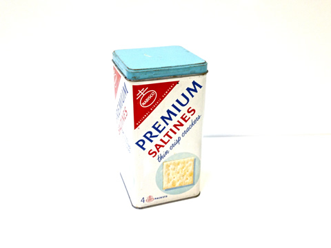 www.classicvintagerentals.com ? 0445 - Saltines Tin
