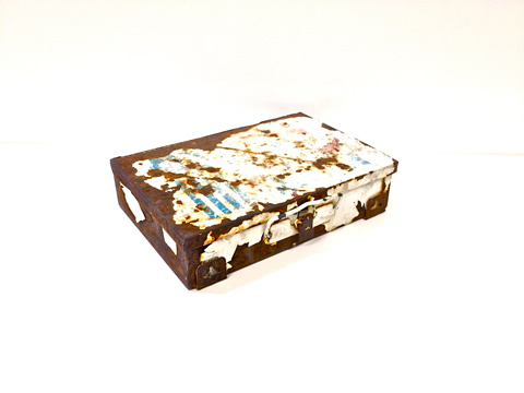 www.classicvintagerentals.com ? 0517 - Rusty First Aid Kit
