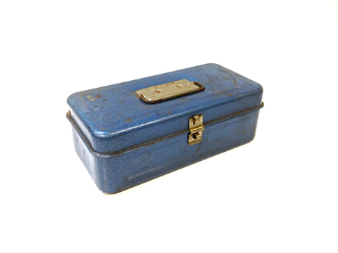 www.classicvintagerentals.com ? 0548 - Blue Tool Box