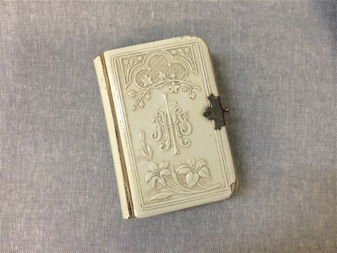www.classicvintagerentals.com ? 0552 - Prayer Book
