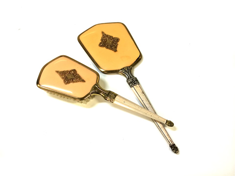 www.classicvintagerentals.com ? 0588 - Hand Mirror & Brush