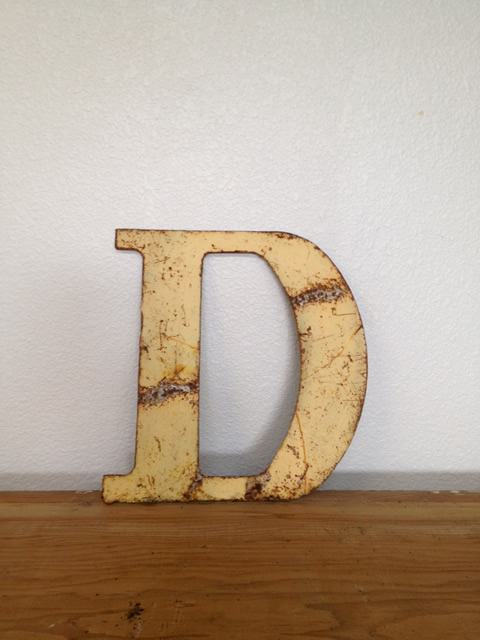 www.classicvintagerentals.com ? 0913 - Dana Letter "D"