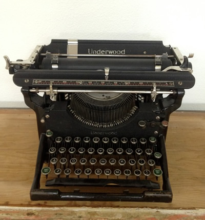 www.classicvintagerentals.com ? 0928 - Underwood Typewriter