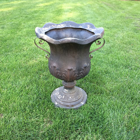 www.classicvintagerentals.com ? 1044 - Larissa Black Urn