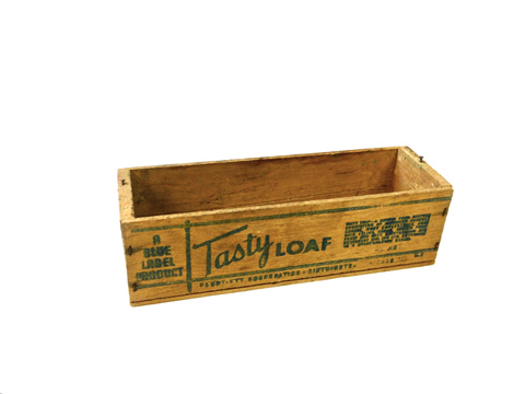 www.classicvintagerentals.com ? 1090 - Tasty Wood Box