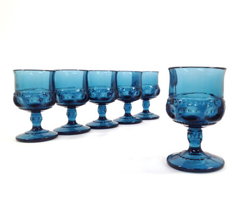 www.classicvintagerentals.com  1111 - Blue Thumbprint