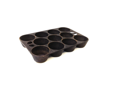 www.classicvintagerentals.com ? 1162 - Cast Iron Muffin Pan