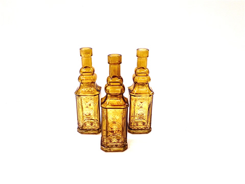 www.classicvintagerentals.com ? 1500 - Petite Amber Vase