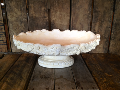 www.classicvintagerentals.com ? 1522 - Ivory Centerpiece Bowl