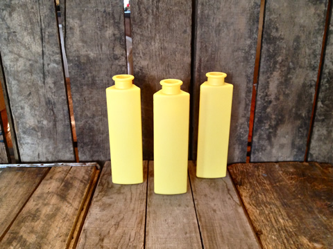 www.classicvintagerentals.com ? 1561 - Dahlia Yellow Vase