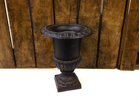www.classicvintagerentals.com ? 1646 - Cast Iron Urn