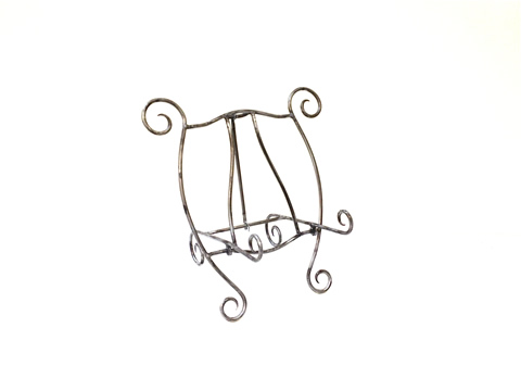 www.classicvintagerentals.com ? 1783 - Silver Swirl Easel