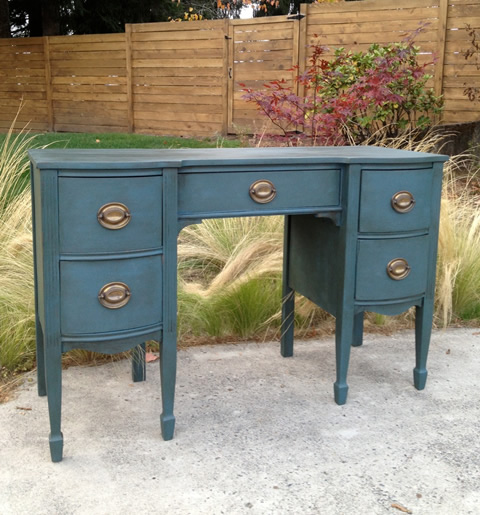 www.classicvintagerentals.com  2075 - Angelica Vanity & Mirror