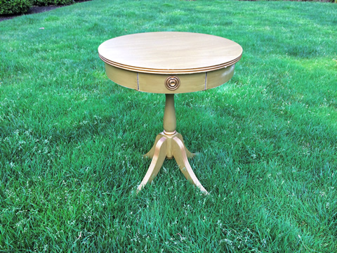 www.classicvintagerentals.com  2095 - Carrie End Table