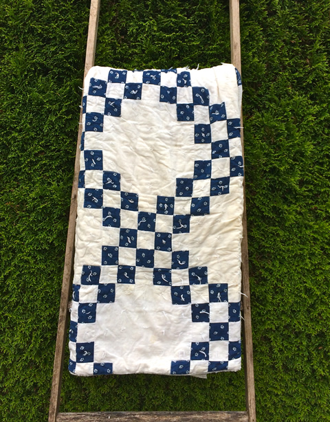 www.classicvintagerentals.com ? 2105 - Blue Diamond Quilt