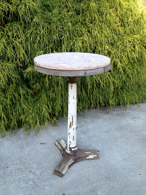 www.classicvintagerentals.com  2138 - Chloe Side Table