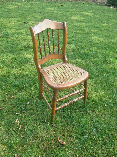 www.classicvintagerentals.com ? 2173 - Laura Wood Chair