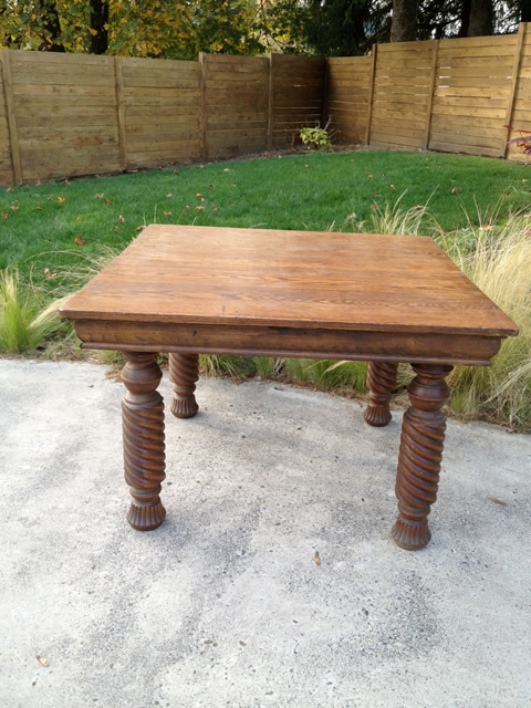 www.classicvintagerentals.com  2181 - Randolph Table