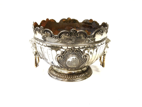 www.classicvintagerentals.com ? 2403 - Intricate Silver Vase