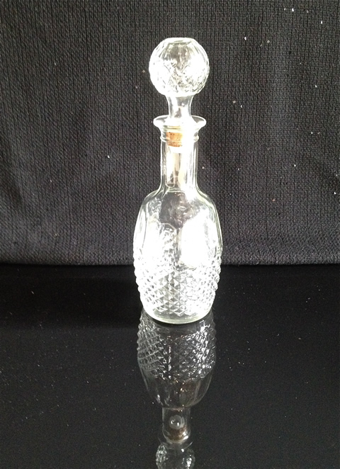 www.classicvintagerentals.com ? 2682 - Vintage Glass Decanter