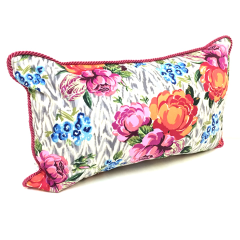 www.classicvintagerentals.com ? 3909 - Flower Pillow