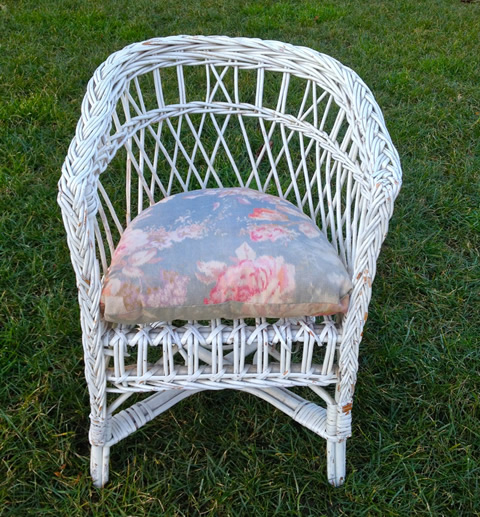 www.classicvintagerentals.com ? 3915 - Chrissy Kids Chair