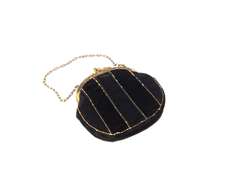 www.classicvintagerentals.com ? 3933 - Black Velvet Purse