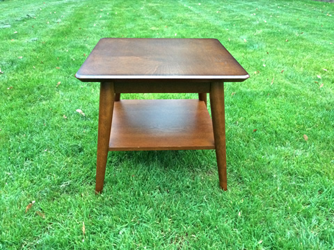 www.classicvintagerentals.com  4080 - Webster End Table