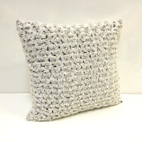 www.classicvintagerentals.com ? 4492 - Fur Pillow