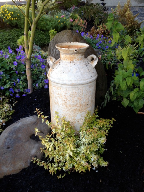 www.classicvintagerentals.com ? 4626 - Ivory Milk Can