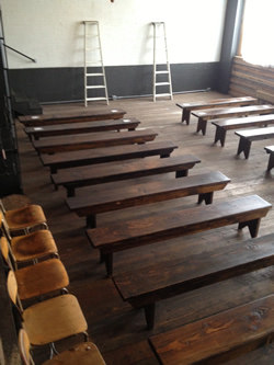www.classicvintagerentals.com ? 4946 - Walnut Stained Fir Bench