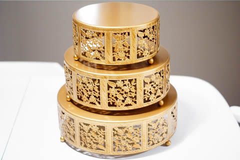 www.classicvintagerentals.com  6987 - Daisy Cake Stand