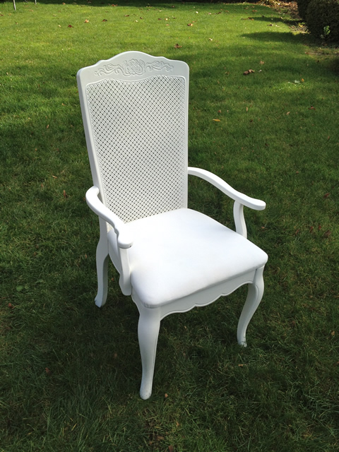 www.classicvintagerentals.com ? 8161 - Rebecca White Chair
