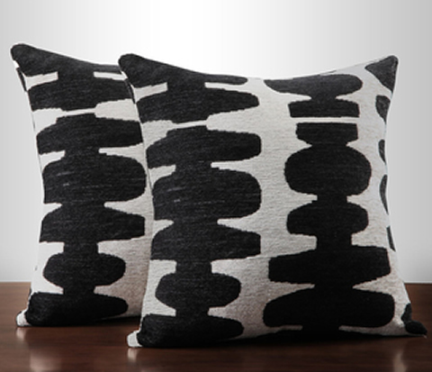 www.classicvintagerentals.com ? 9132 - Totem Pillow