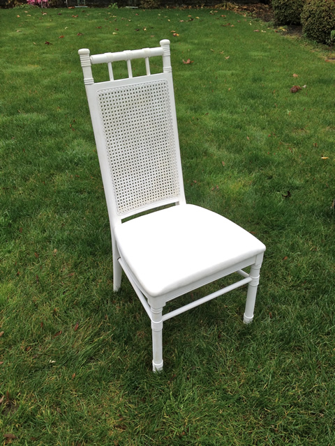 www.classicvintagerentals.com ? 9226 - Poppy White Chair